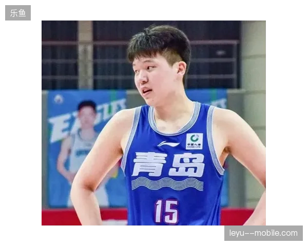 杨瀚森结束NBA赛季后回归青岛队，其在美国的训练使其对抗与力量明显提升