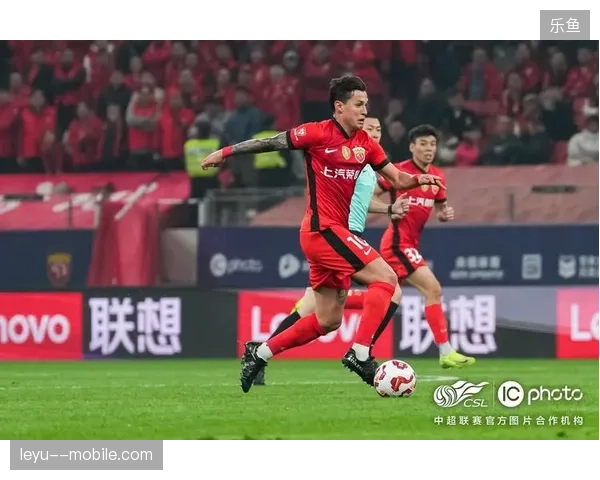 加布里埃尔不仅是防守核心,其替补登场后的头球能力也成为球队重要B计划 加布里埃尔不仅是防守核心,其替补登场后的头球能力也成为球队重要B计划